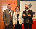 Le trasformazioni del mercato del lavoro nell’Euregio al centro di un convegno tenutosi oggi ad Innsbruck. Nella foto da sin.: gli assessori Johannes Tratter (Tirolo), Martha Stocker (Alto Adige), e il docente Riccardo Salomone (Trento)