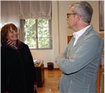 Landesrätin Martha Stocker zu Besucht in der "REMS" in Pergine. im Bild: Stocker im Gespräch mit Direktor Lorenzo Gasperi-  Foto: USP/fg