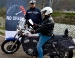 Durch präventive Aufklärungsarbeit die Verkehrsunfälle auf Südtirols Straßen vermindern, ist Ziel der Kampagne "No Credit": Dazu werden nun wieder Flyer an Motorradfahrer verteilt