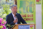 Landesrat Arnold Schuler beim Tag der Technik im Weinbau im Versuchszentrum Laimburg