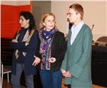 Heute hat der Sprachaustausch zwischen der italienischen Oberschule "C. de’ Medici" und dam deutschen Gymnasium "M. Hueber" in Bozen begonnen – v.l.n.r. Nicoletta Minnei, Gabriella Kustatscher und Heidi Hintner Foto: LPA/F. Grig