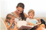 Durchs Vorlesen werden Kinder früh gefördert: Die Initiative "Bookstart" unterstützt Eltern bei dieser Aufgabe. Foto: Familienagentur/Ingrid Heiss