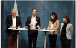 Bei der heutigen Vorstellung des Integrationsberichtes (v.l.): Heiner Oberrauch, LR Achammer, Janah Maria Andreis und Roberta Medda. Foto: LPA/Ingo Dejaco