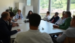 LRin Martha Stocker und Abteilungsdirektorin Irmgard Prader beim Gespräch mit den Vertretern der Optiker und der Primare der Augenheilkunde (FOTO:LPA/Angelika Schrott)