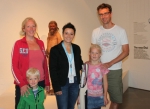 Familie van Stek–Smeenk Ingrid, Guus, Floor und Rob (v.l.n.r.) mit Museumsdirektorin Angelika Fleckinger (Mitte)