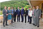 Die Regierungschef der Arge Alp sind heute in Bezau in Vorarlberg zu ihrer jährlichen Konferenz zusammengetroffen, für Südtirol nahm LH-Stellvertreter Theiner an der Konferenz teil - Foto: Landespressestelle Vorarlberg