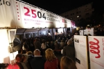 Il pubblico alla serata del 25.04 del Festival delle Resistenze in piazza Matteotti a Bolzano (Foto: Daniele Barcheri)