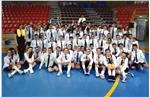 Gli studenti della scuola media "Alfieri" di Bolzano che hanno preso parte alla fase nazionale delle Olimpiadi della danza disputata a Verona