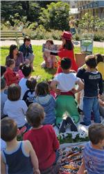 La lettrice Giorgia Mosna proporrà ai bambini "Storie di abbracci" presso gli spazi della Biblioteca Civica al Lido di Bolzano (Foto: USP/Sagapò)