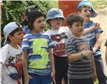 I bambini della Scuola per l’infanzia "Raggio di Sole" hanno cantato in italiano, tedesco ed inglese dimostrando che attraverso il gioco è possibile acquisire importanti strumenti linguistici