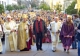 Il presidente Kompatscher con il vescovo Muser e le centinaia di Sternsinger in piazza Magnago (foto Pertl)