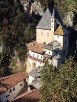 Il santuario di San Romedio è famoso non solo per l’orso...