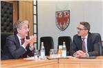 Vizeminister Morando erkennt beim heutigen Gespräch mit LH Kompatscher die Sonderstellung des Landes Südtirol an. Foto: www.provinz.bz.it/news - Th. Ohnewein