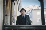 Der bekannte Schauspieler Karl Markovics in einer Szene des Kinofilm "Der Geldmacher" - im Hintergrund eine Südtiroler Bergspitze. Foto: IDM/ epo-film produktionsges.