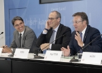 LH Kompatscher, LH Rossi und LH Platter (von links) bei der Pressekonferenz im Innsbrucker Landhaus. Foto: Land Tirol/Die Fotografen.