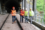 LR Mussner (rechts im Bild) auf Lokalaugenschein beim Josefsberg-Tunnel auf der Vinschger Bahnlinie (FOTO: STA)