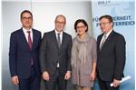 Die Euregio-LHs, Arno Kompatscher, Ugo Rossi und Günther Platter, bei ihrem Treffen mit der österreichischen Innenministerin Johanna Mikl Leitner heute in Wien - Foto: ©BMI Tuma