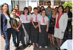 Gruppenfoto mit den Kurteilnehmerinnen sowie Schülerinnen der Fachschule Neumarkt und Schulleiterin Ulrike Vedovelli (1. v.l.). Foto: Fachschule Neumarkt 