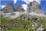 In der natürlichen Arena in der Steinernen Stadt fiel der Startschuss für #dolomitesvives  (FOTO: Roman Clara - www.provinz.bz.it/news)