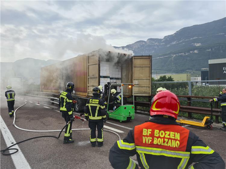 Brand auf der Autobahn A22