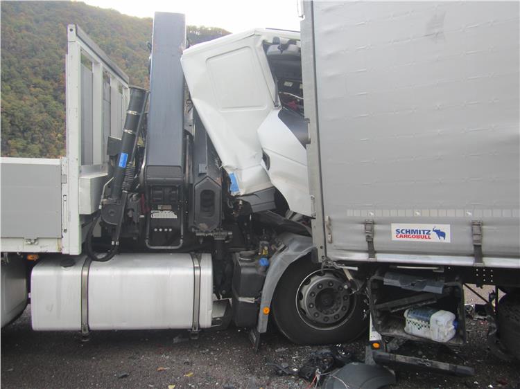 Auffahrunfall zwischen zwei LKW auf der Brennerautobahn