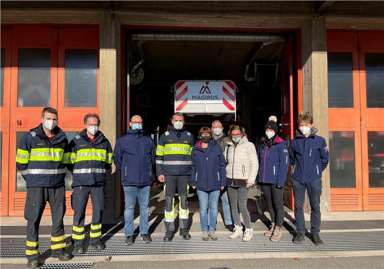 In Zusammenarbeit mit der Berufsfeuerwehr hat das Team des Bereitschaftsdienstes Chemie der Landesagentur für Umwelt und Klimaschutz vor kurzem an einem gemeinsamen Übungseinsatz für Umwelt-Notfälle teilgenommen. (Foto: Landesagentur 