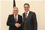 Der Baden-Württembergische Minister Guido Wolf und LH Arno Kompatscher haben über den weiteren Ausbau der guten Zusammenarbeit der beiden Länder gesprochen. Foto: LPA/mgp
