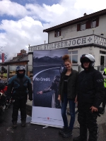 Auf die bei Motorradfahrern besonders beliebten Passstraßen (hier das Stilfserjoch) konzentriert sich die Flyer-Aktion der Kampagne "No Credit"