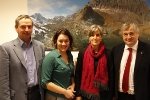 Grenzüberschreitend für die Schiene: (v.l.) Ewald Moser, Sachgebiet Verkehrsplanung des Landes Tirol, LRin Ingrid Felipe, Carmen Springer, Direktorin des Landesamts für Planung und Gütertransport, LR Florian Mussner (Foto: Land Tirol/