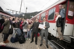 Erinnerungszug nach Galizien: Die Landeshauptleute Kompatscher und Platter verabschiedeten am Donnerstagnachmittag 400 Jugendliche am Bahnhof Brenner - Foto: Land Tirol/Die Fotografen