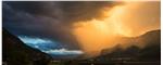 Gewitter im Etschtal am Abend des 17. Juni: Die tiefstehende Sonne sorgte für ein beeindruckendes Lichtspektakel. Foto: LPA/Landeswetterdienst/© Moritz Telser