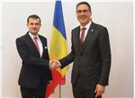 L’ambasciatore di Romania Bologan (sx) e il presidente Kompatscher (dx). Foto: USP/mgp